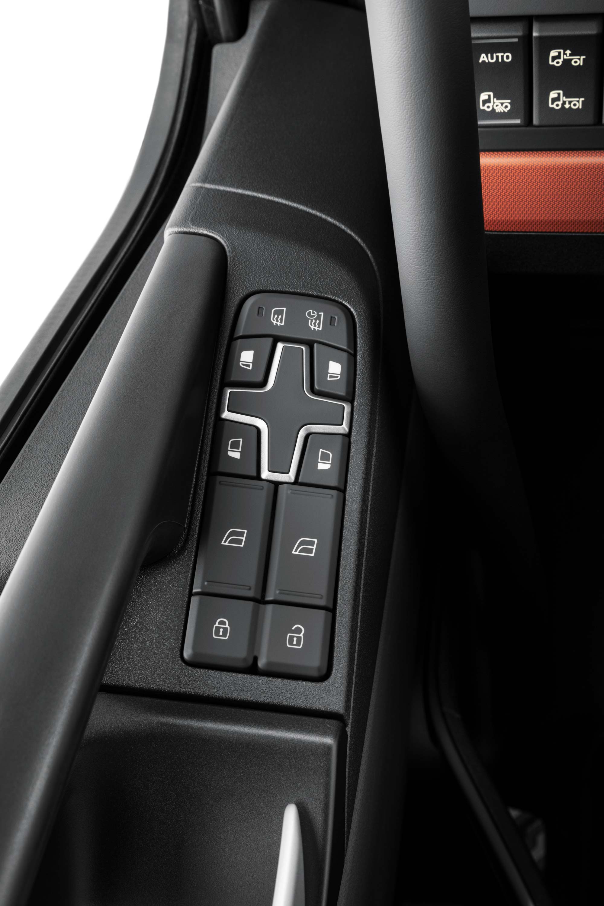 Comenzi integrate în interiorul autocamionului Volvo FH16 pentru a facilita accesul.