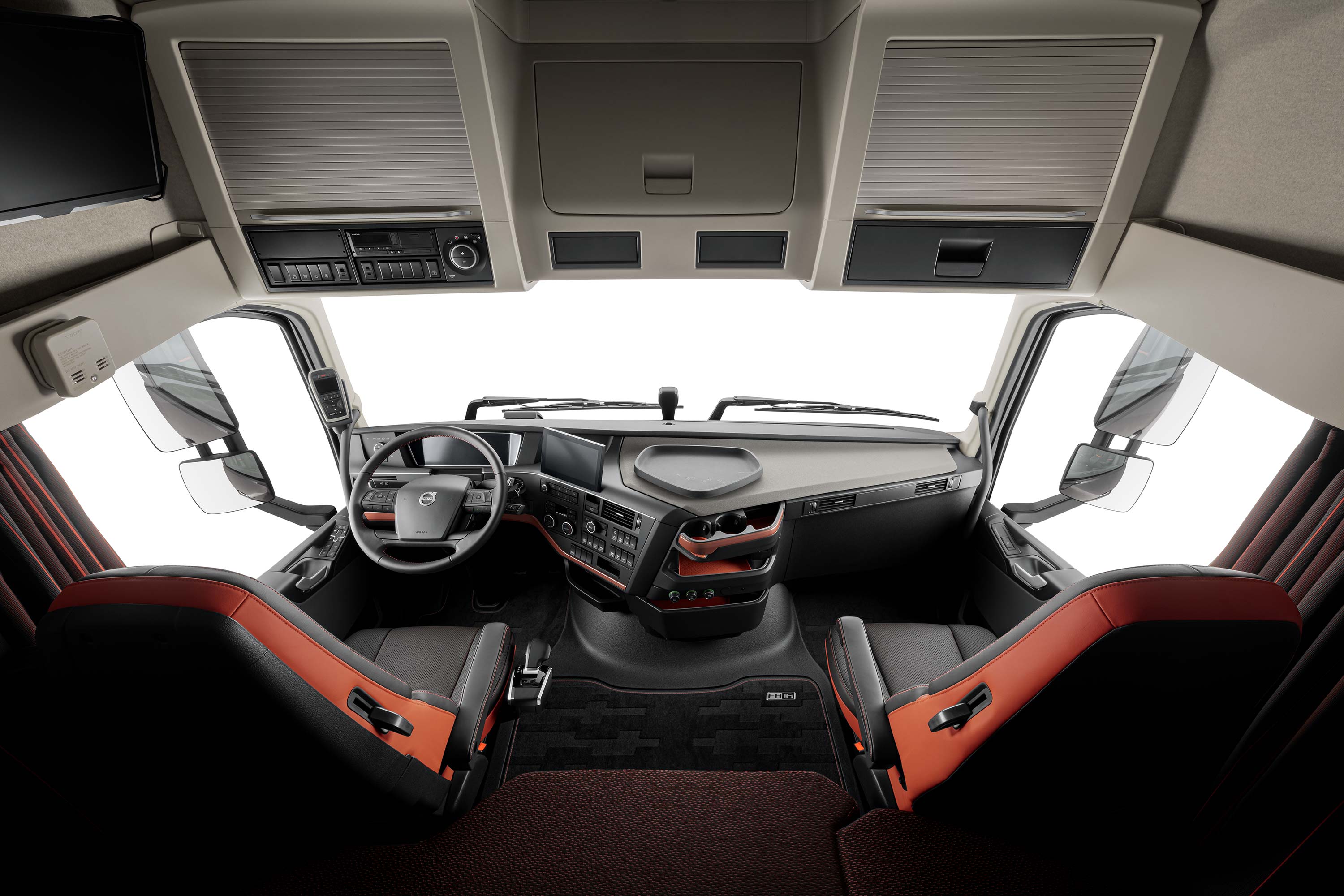 Volvo FH16 are un aspect unic și oferă un spațiu generos.