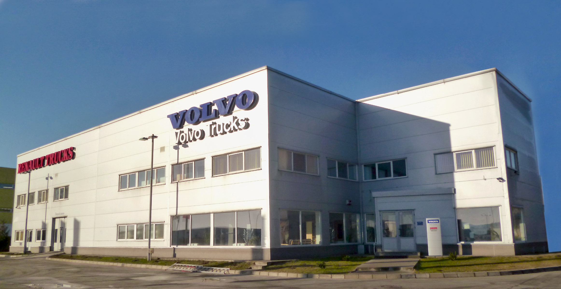 Volvo Trucks Center BacÄ u
