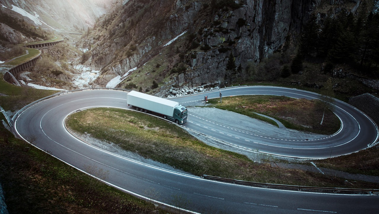 Volvo FH în condiții de teren de munte