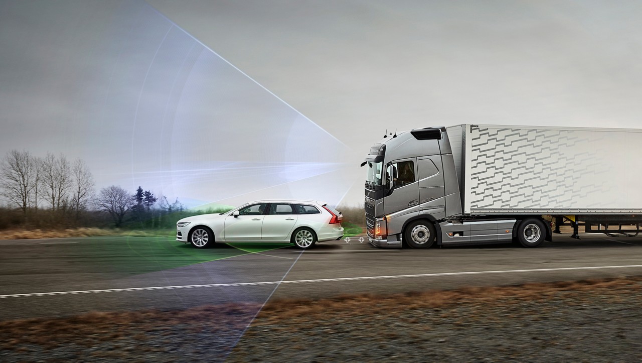 Volvo FH echipat cu cameră video și radar pentru a depista obiectele aflate în fața sa